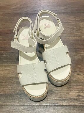 SOREL Joanie IV Ankle Strap Wedge Sandal - Chalk White Leather - Size 6.5